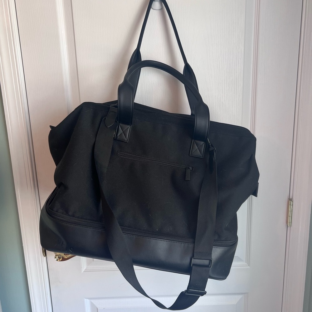 Beis The Weekender in Black.